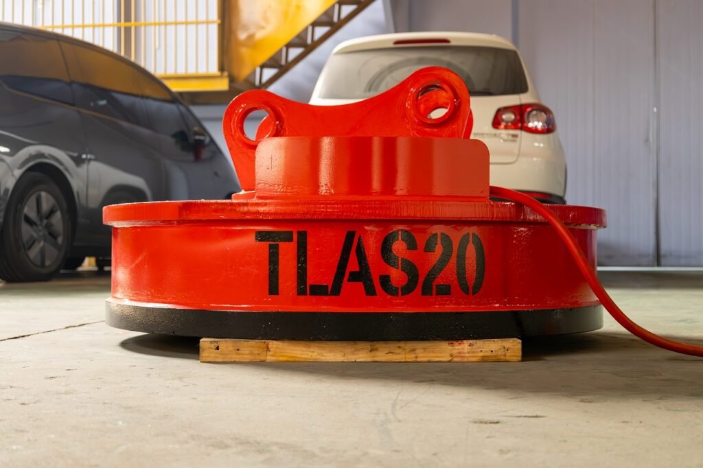 How Does an Excavator Scrap Magnet Work? 